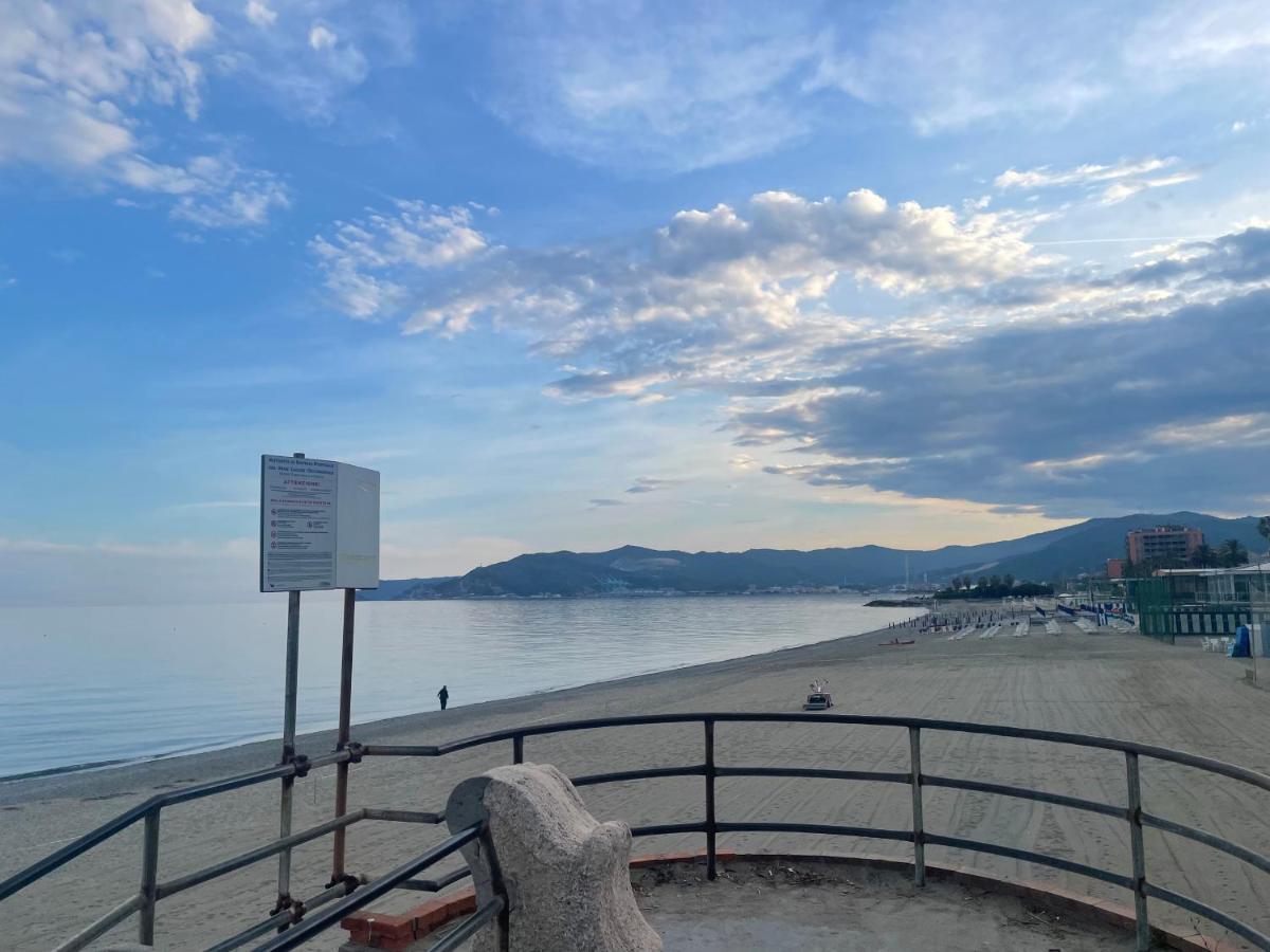 Due Passi Dal Mare Otel Savona Dış mekan fotoğraf