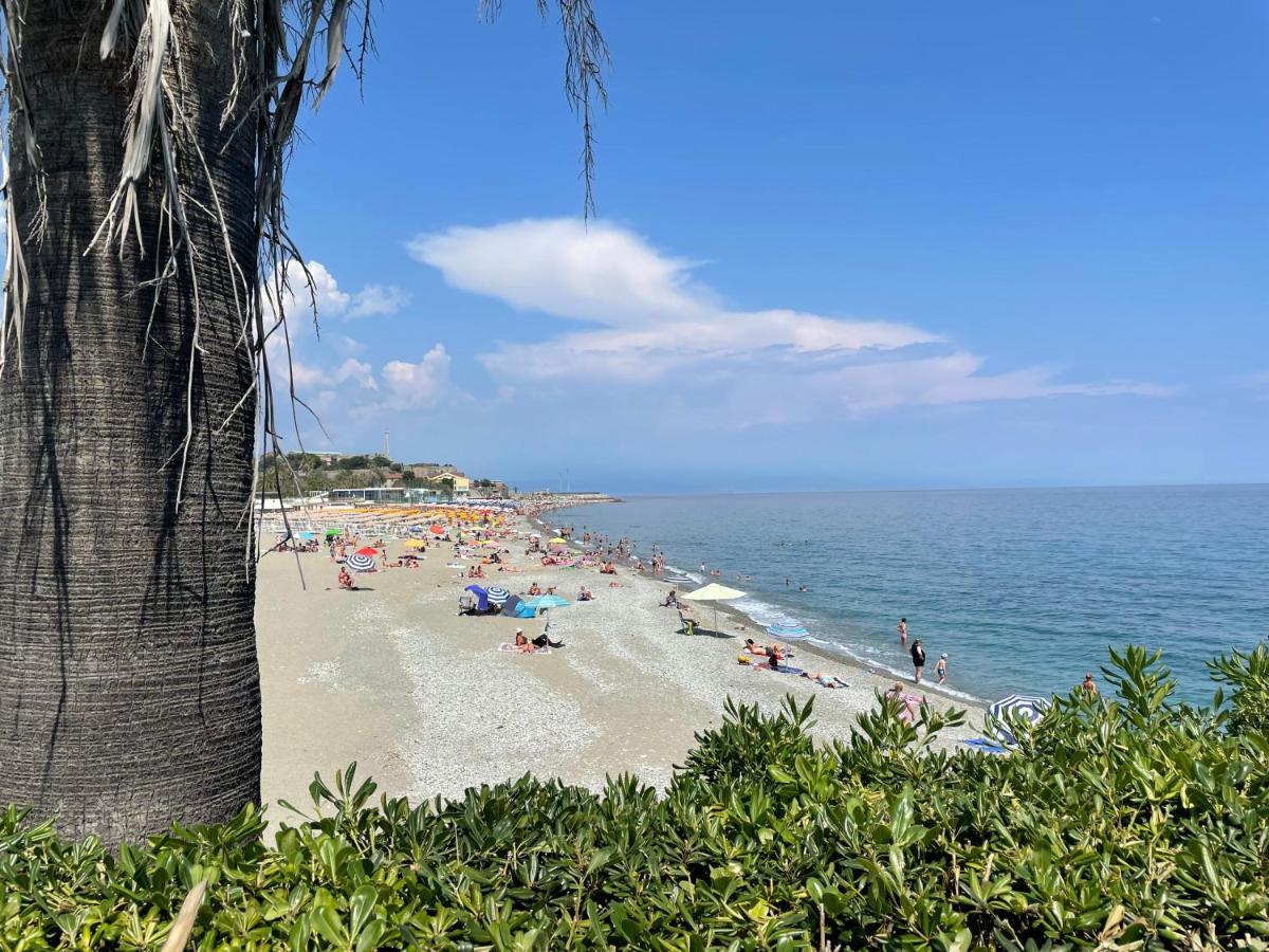Due Passi Dal Mare Otel Savona Dış mekan fotoğraf
